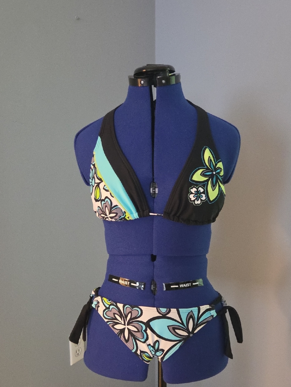 Floral Tie-Side Bikini Set in Black and Aqua